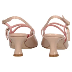 Chanel in vernice beige